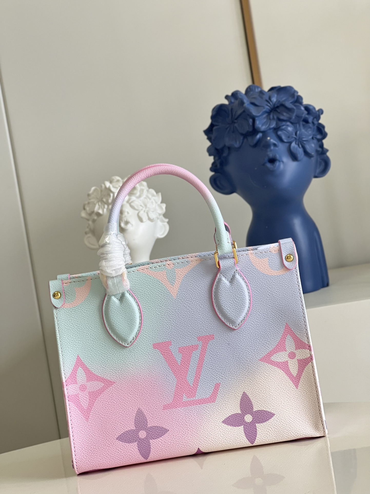 l**is V*t*n onthego handbag-25*19*11.5 cm