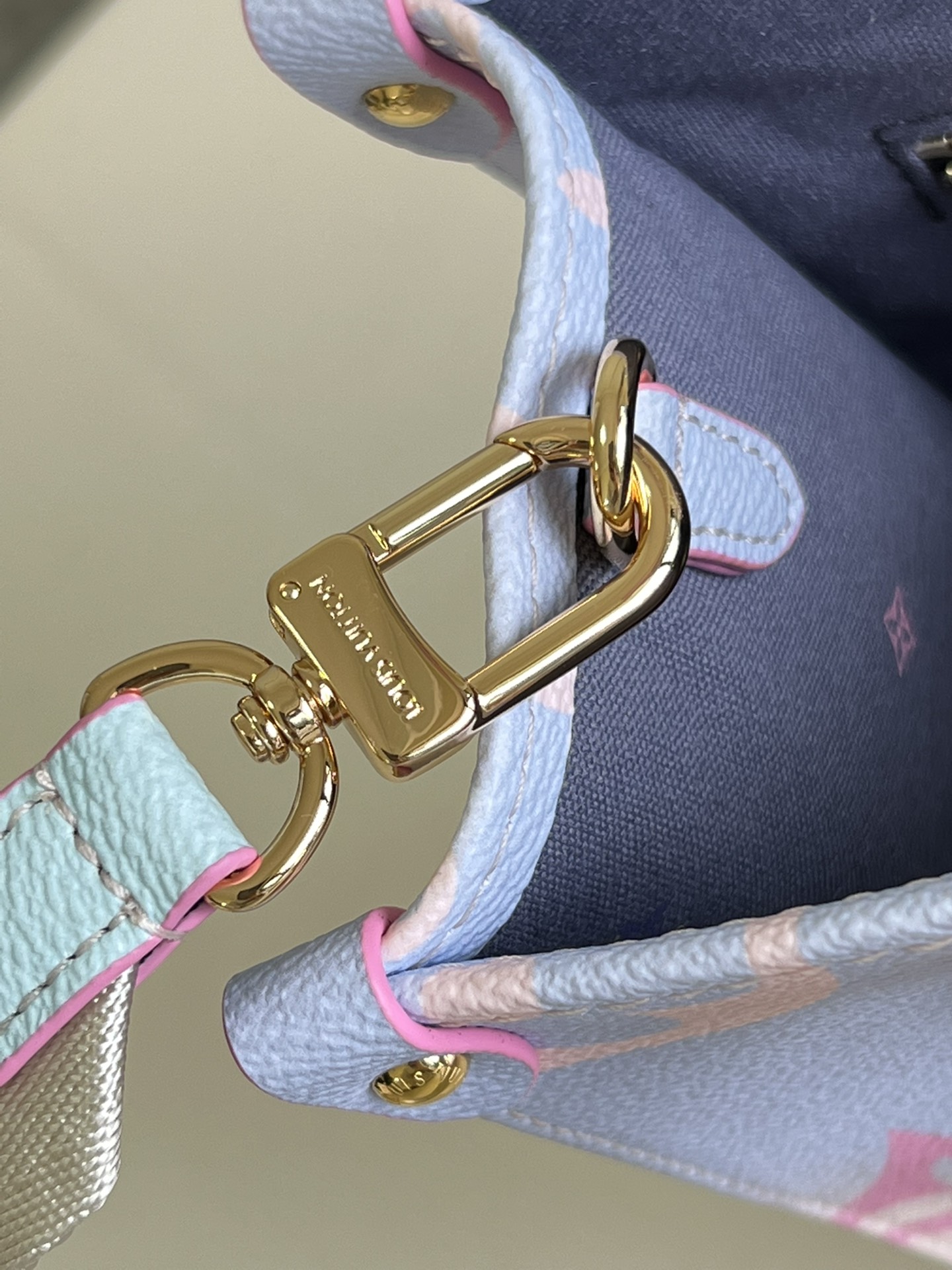 l**is V*t*n onthego handbag-25*19*11.5 cm