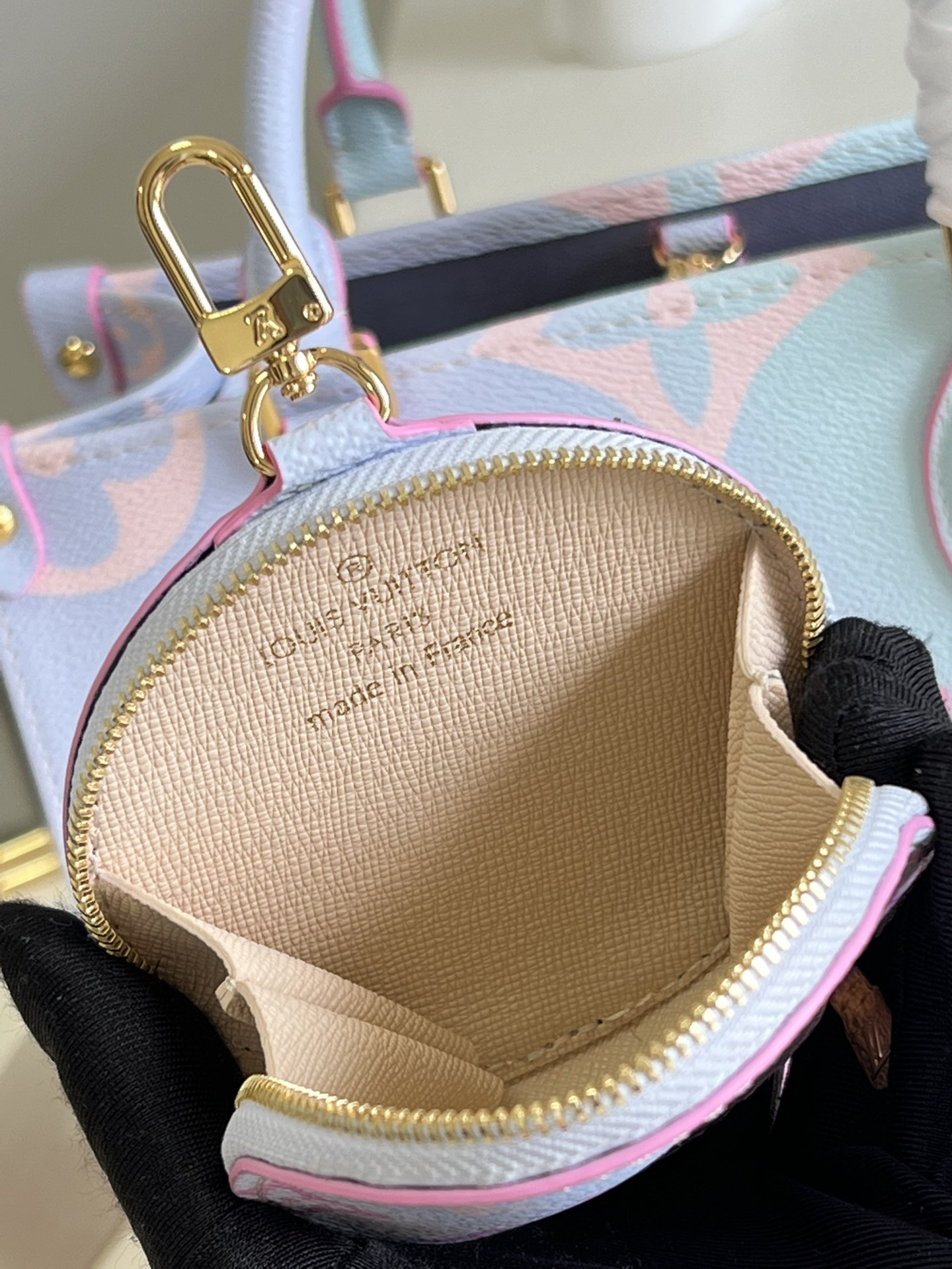 l**is V*t*n onthego handbag-25*19*11.5 cm