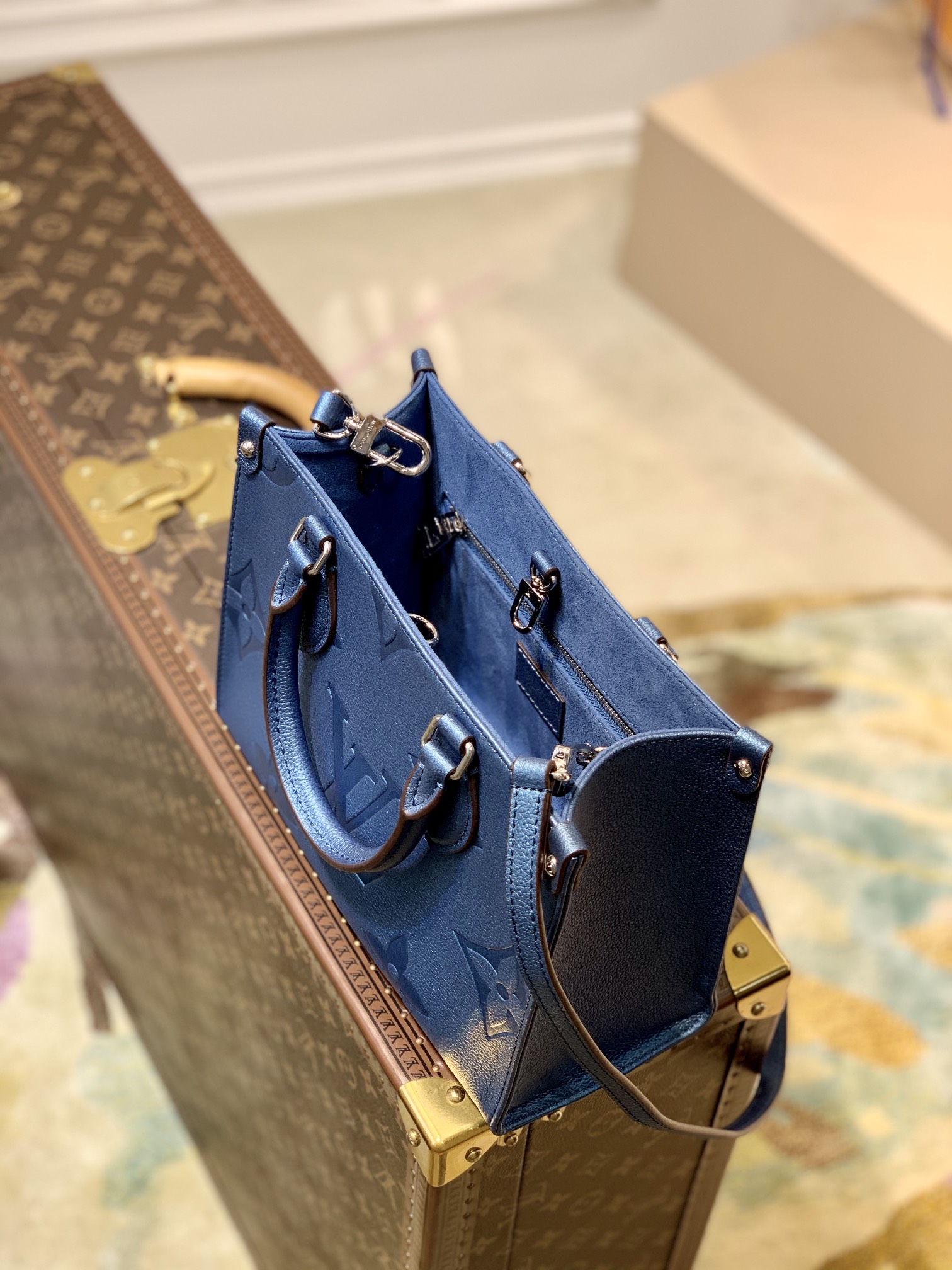 l**is V*t*n onthego handbag-25*19*11cm