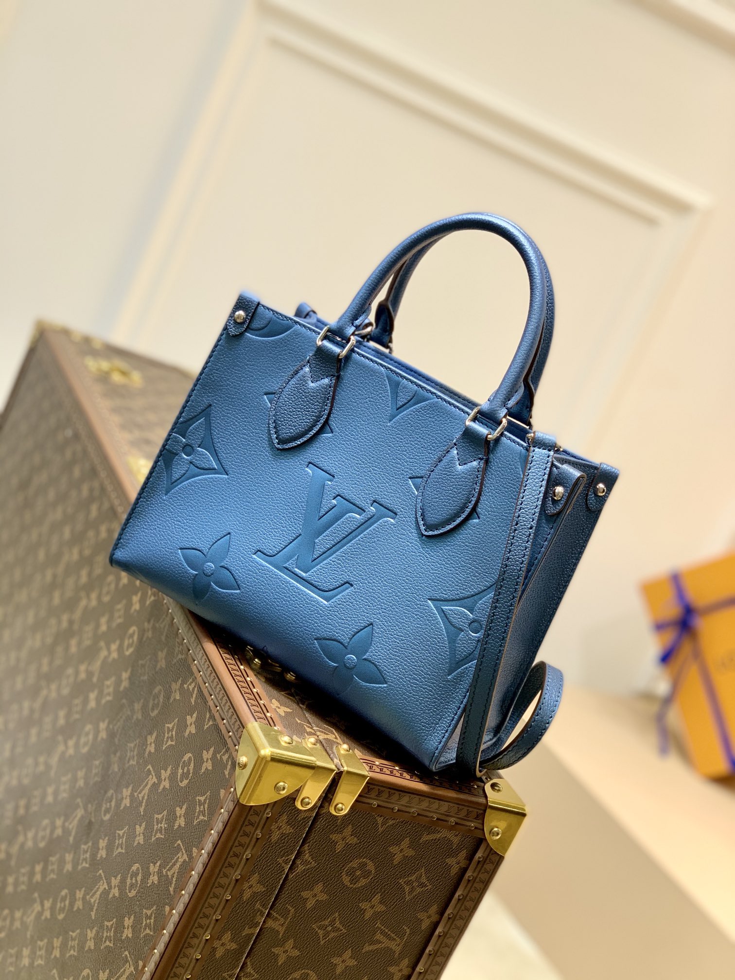 l**is V*t*n onthego handbag-25*19*11cm