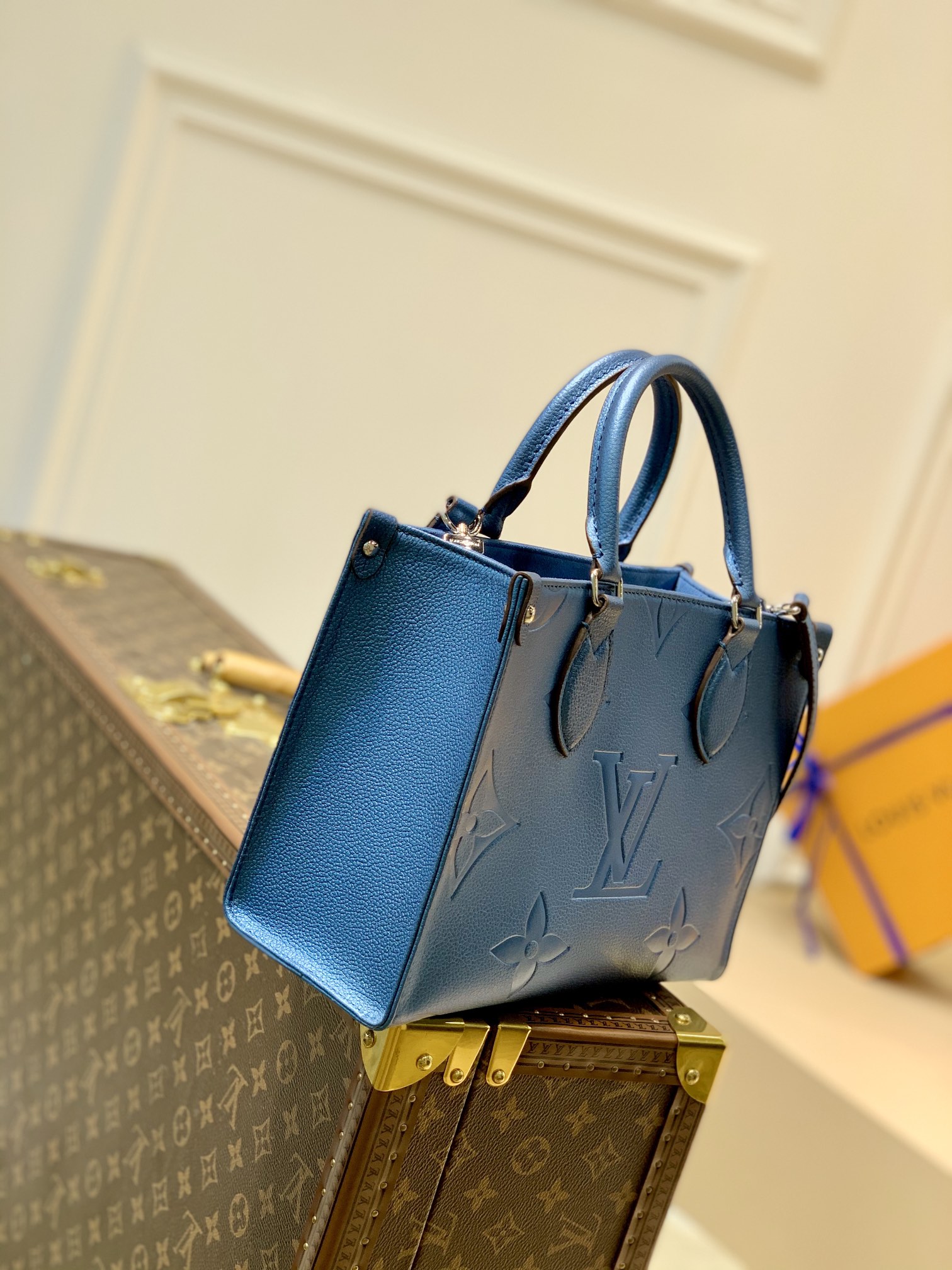 l**is V*t*n onthego handbag-25*19*11cm