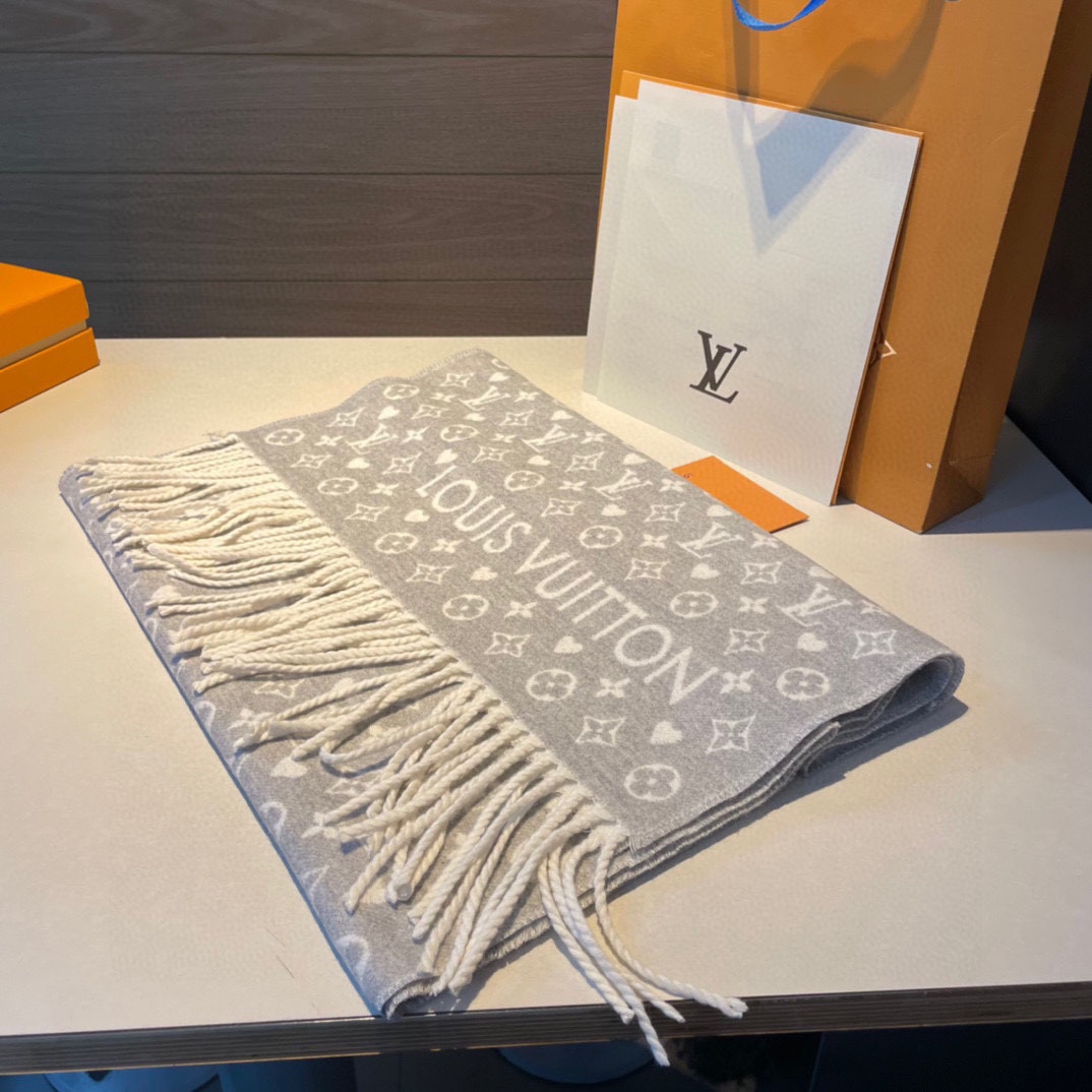 l**is V*t*n scarf-45*190cm