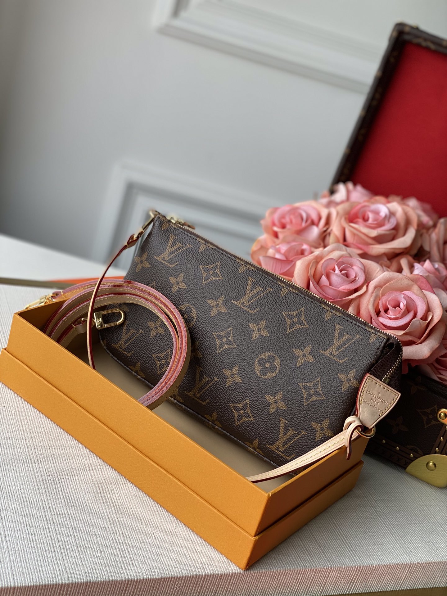 l**is V*t*n pochette accessions-21*4*13cm