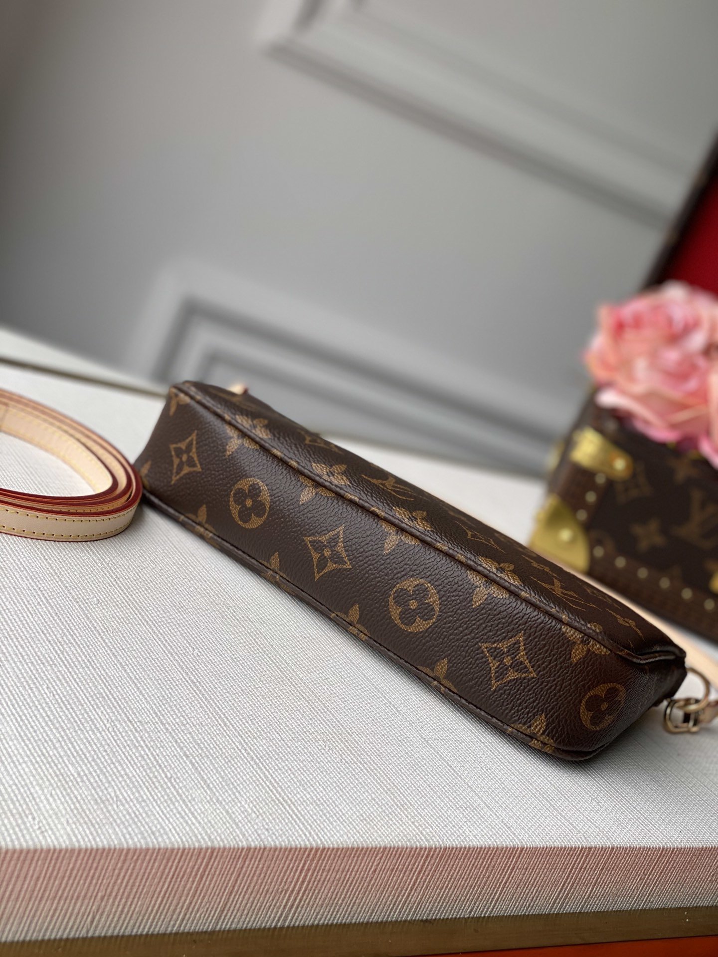 l**is V*t*n pochette accessions-21*4*13cm