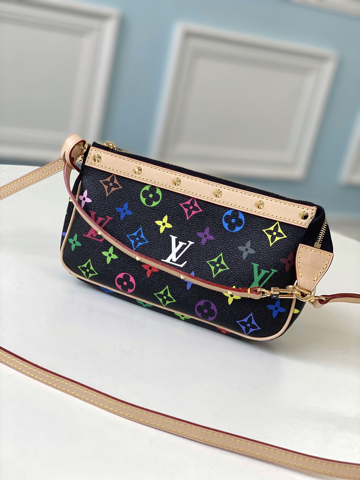 l**is V*t*n pochette accessories-21*13*3cm