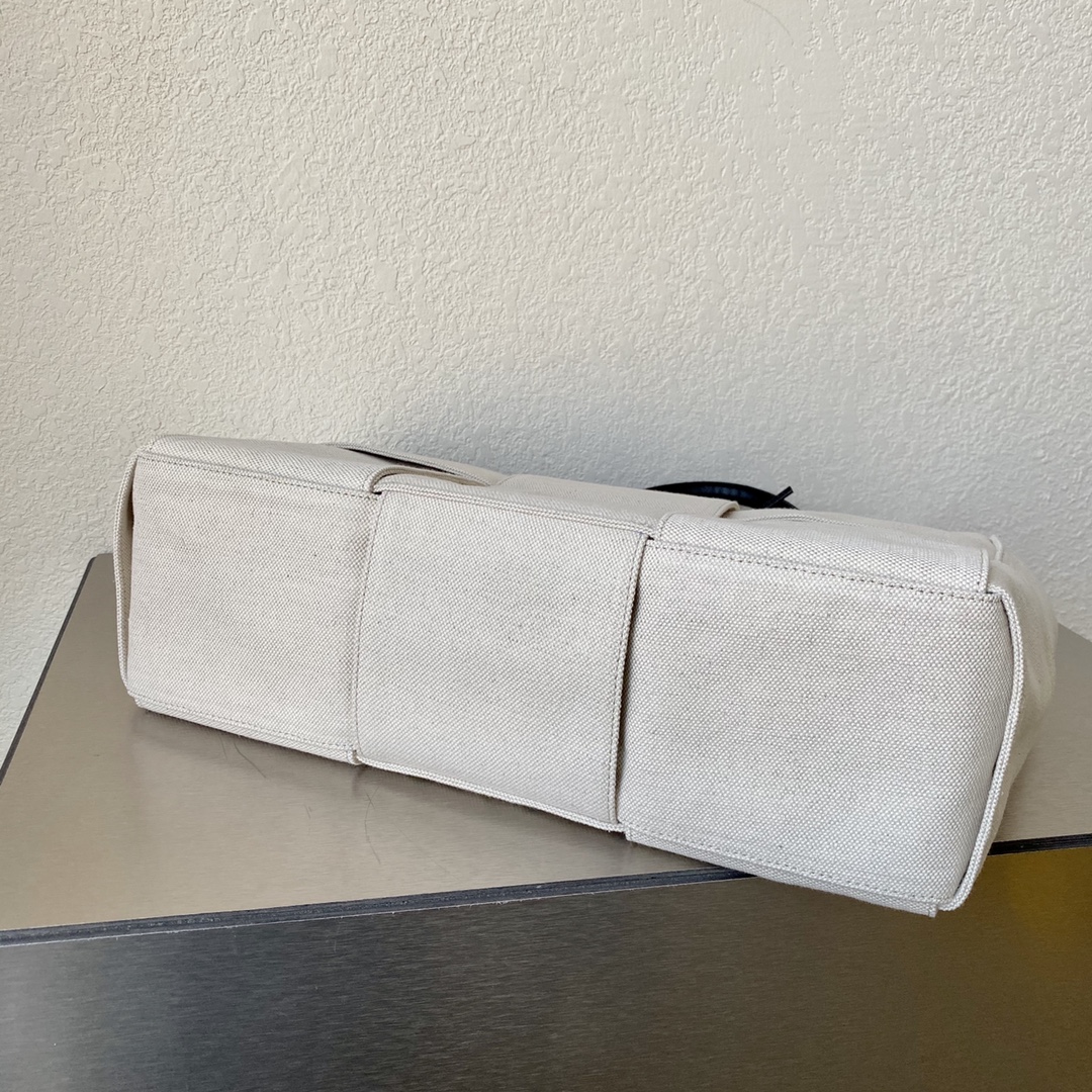 Bo*te*ga ve*ne*tatote-41×27×14cm