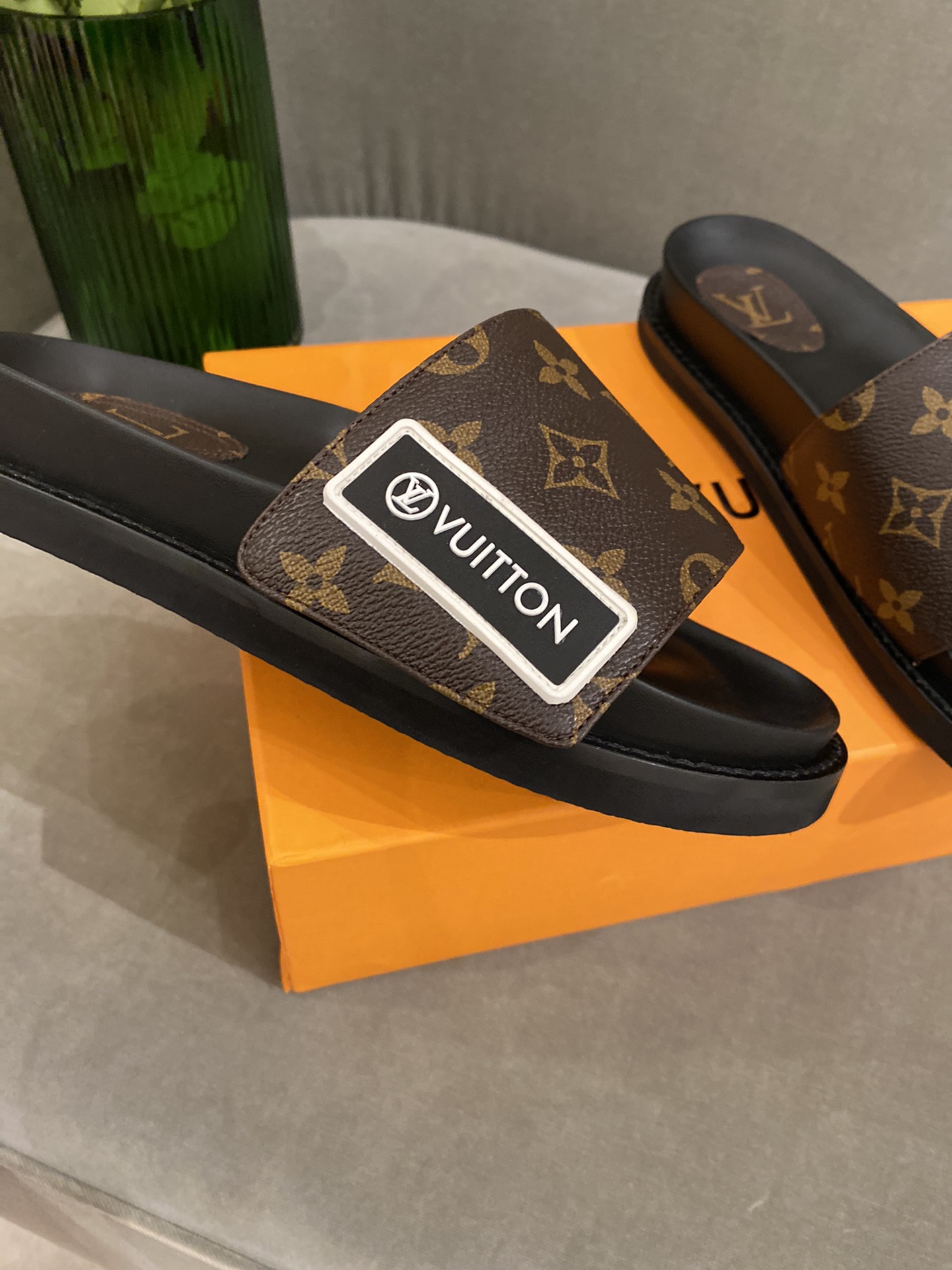 l**is V*t*n sandals