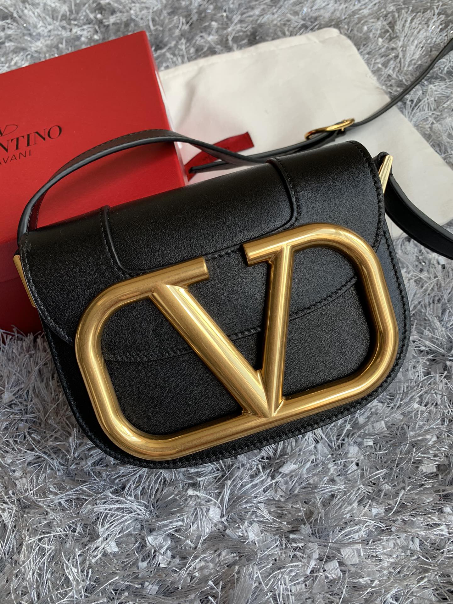 valentino garavani S*pervee handbags-18*8*15cm