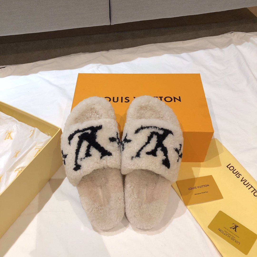 l**is V*t*n wool slippers