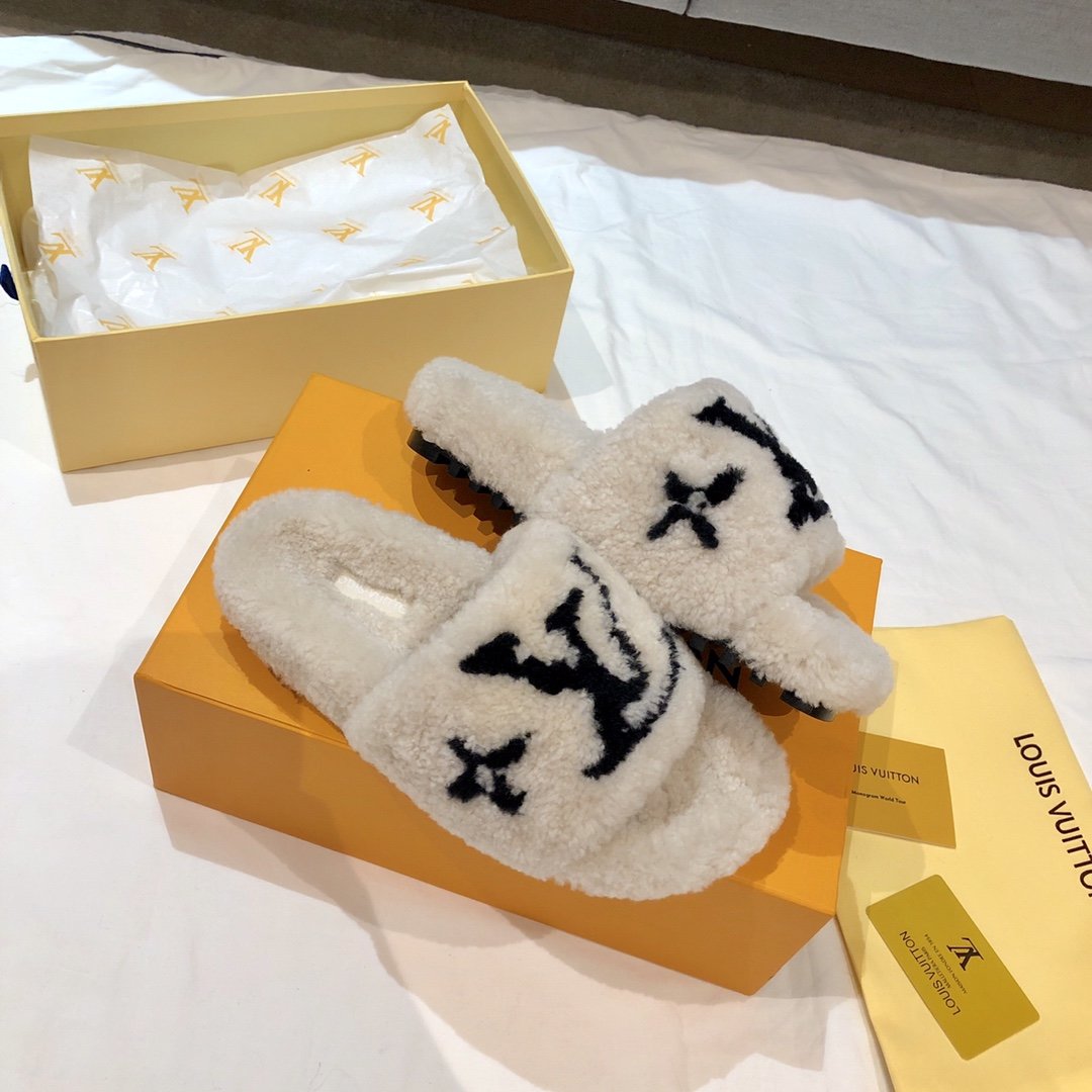 l**is V*t*n wool slippers