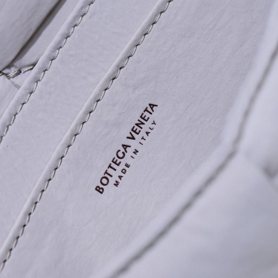 Bo*te*ga ve*ne*ta cassette bag-10x19x5cm