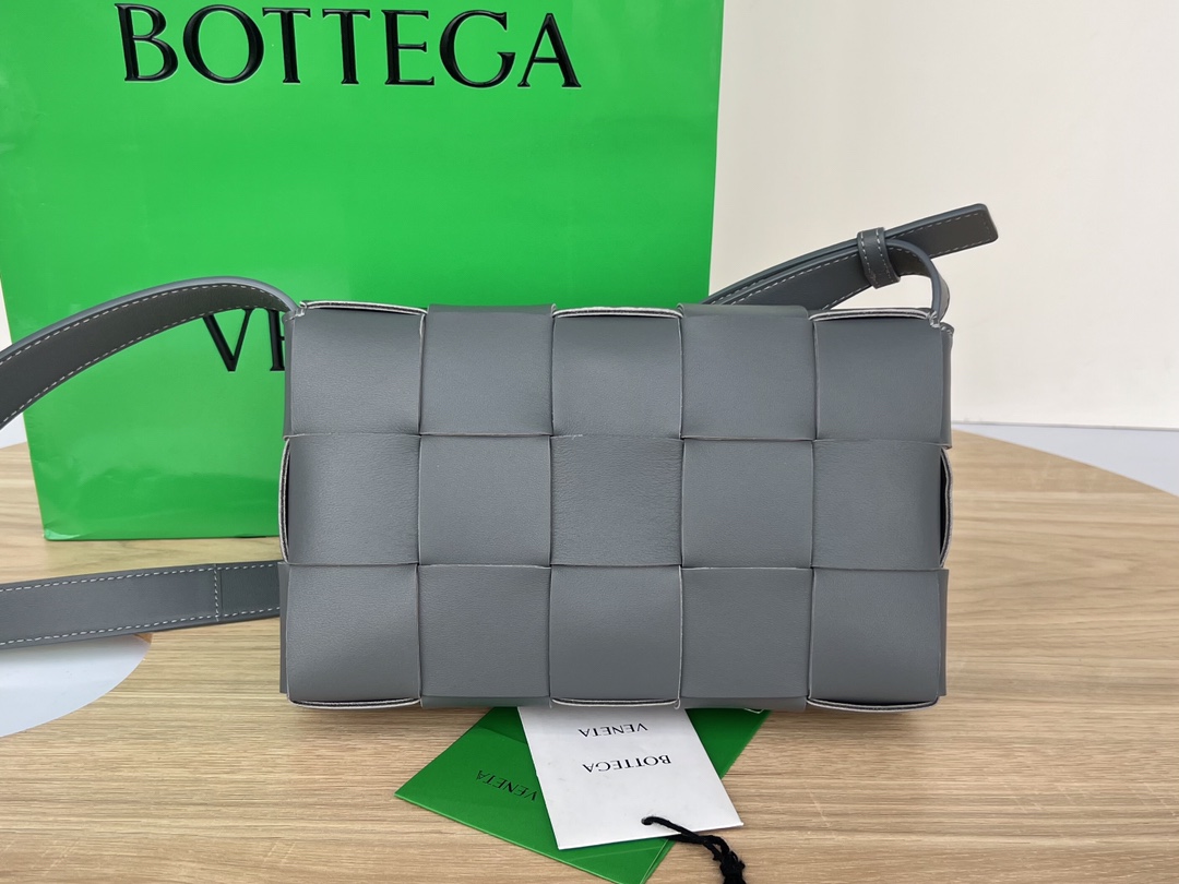 Bo*te*ga ve*ne*ta cassette bag-23x15x6cm