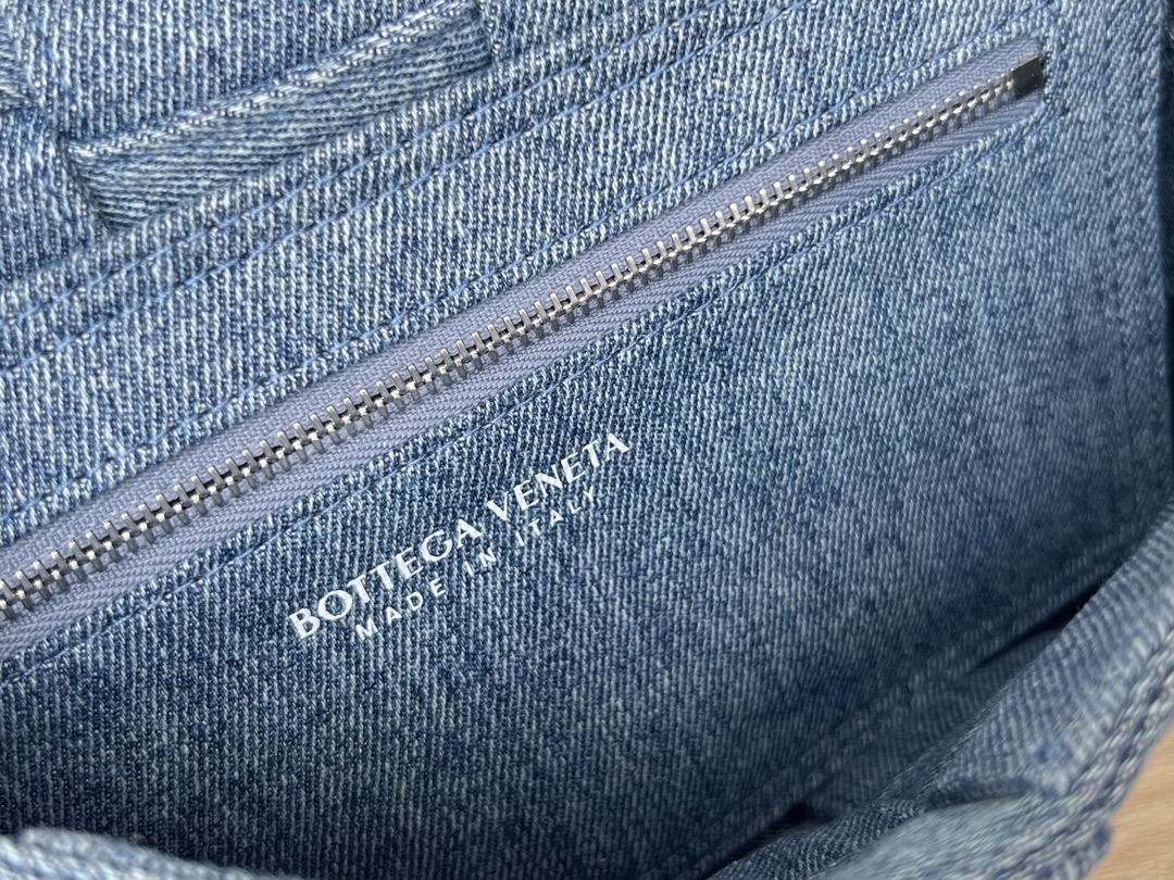 Bo*te*ga ve*ne*ta cassette bag-23x15x5.5cm