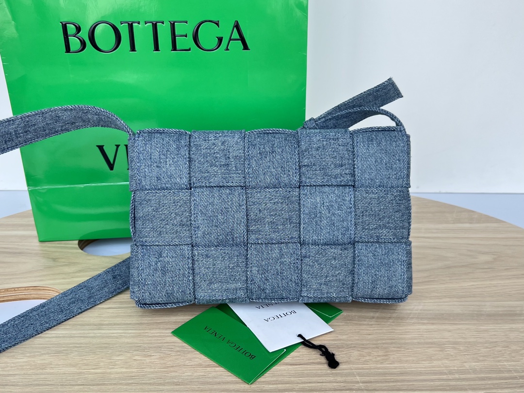 Bo*te*ga ve*ne*ta cassette bag-23x15x6cm