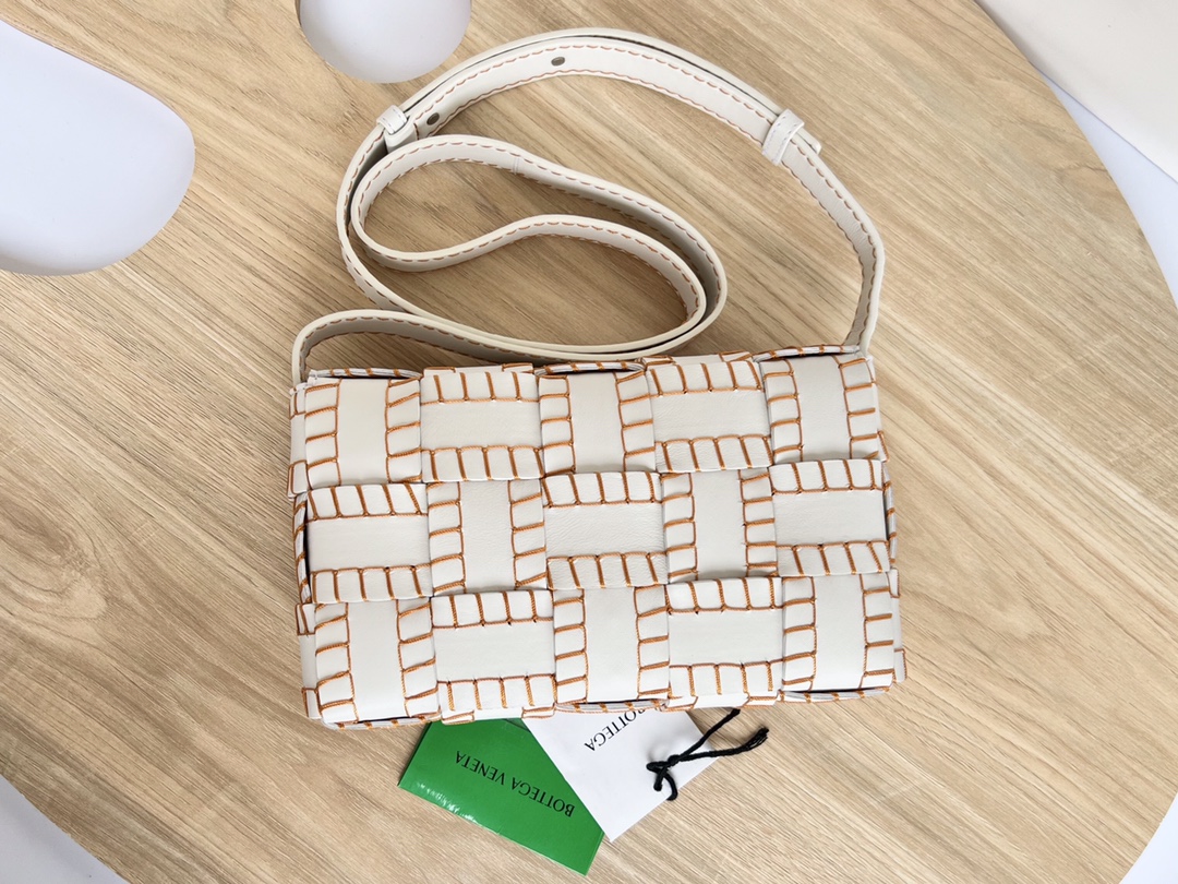 Bo*te*ga ve*ne*ta cassette bag-23x15x6cm