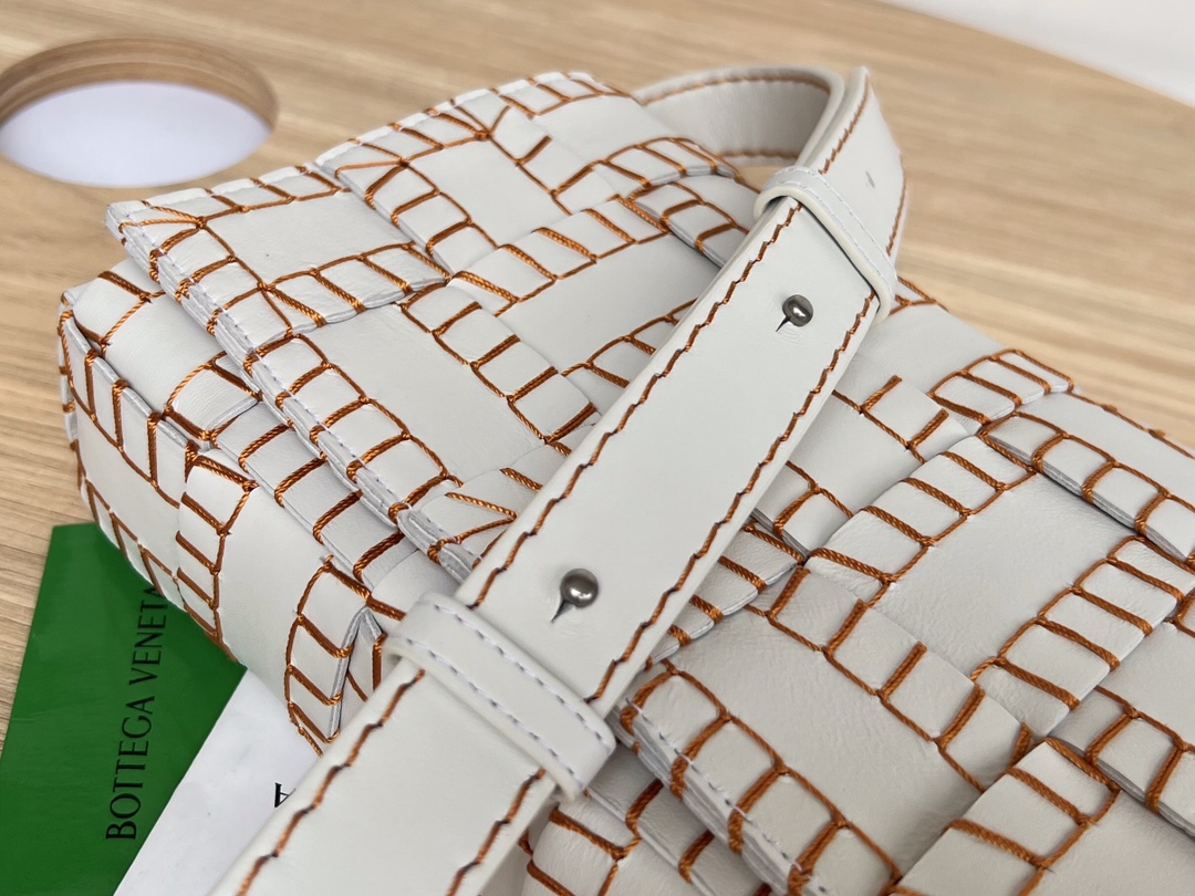 Bo*te*ga ve*ne*ta cassette bag-23x15x6cm