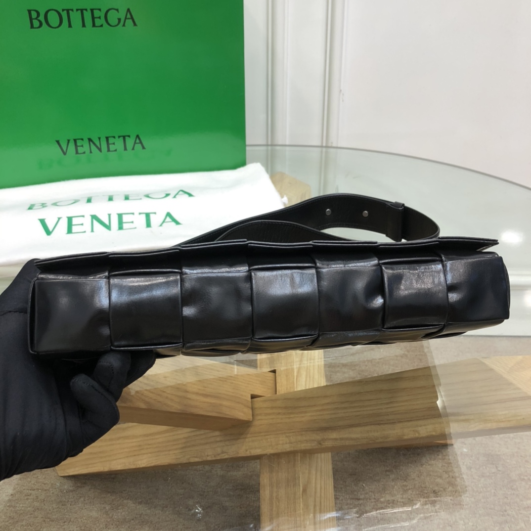 Bo*te*ga ve*ne*ta belt cassette bag-14*28*4cm