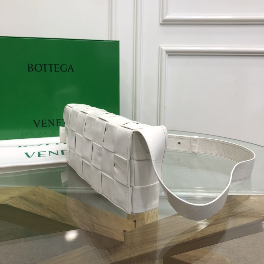 Bo*te*ga ve*ne*ta belt cassette bag-14*28*4cm