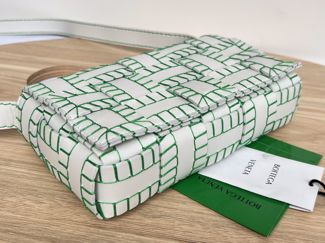 Bo*te*ga ve*ne*ta cassette bag-23x15x6cm