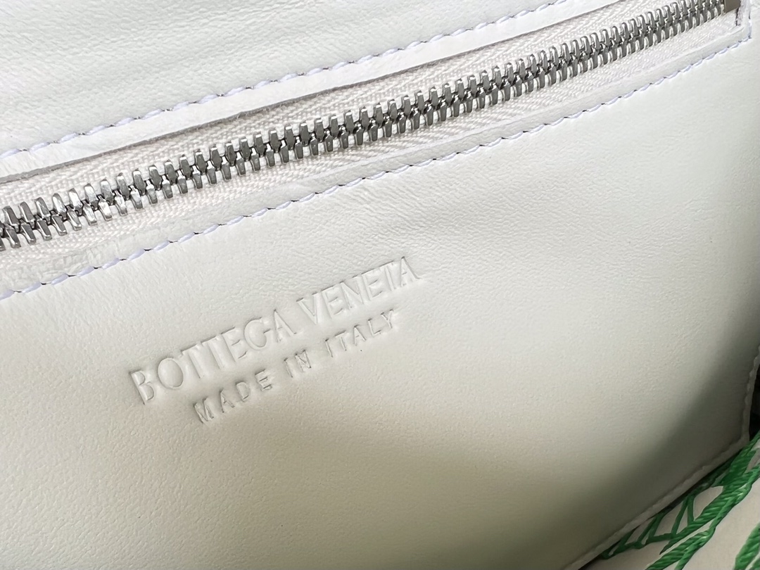 Bo*te*ga ve*ne*ta cassette bag-23x15x6cm