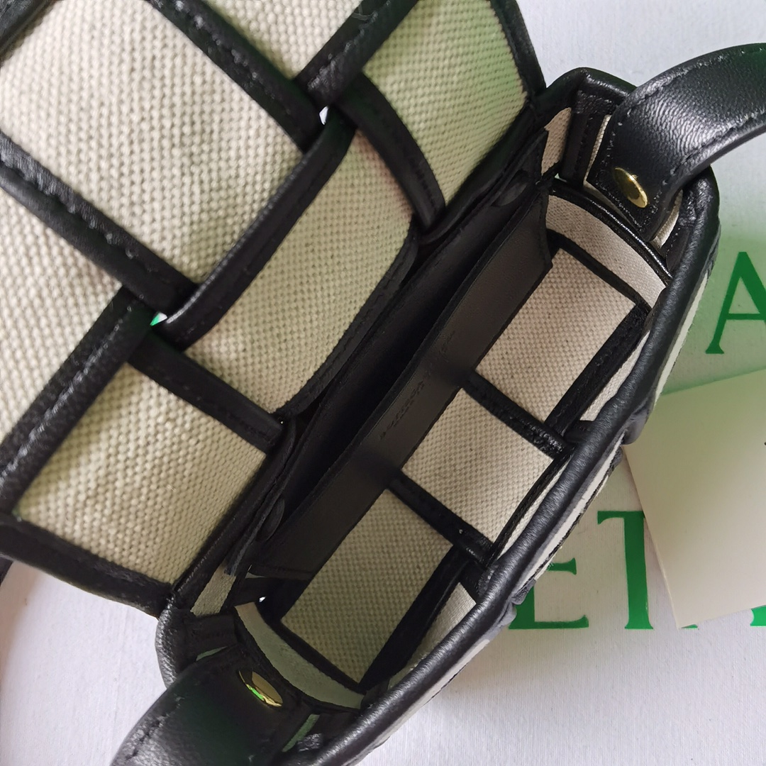 Bo*te*ga ve*ne*ta cassette bag-12x8x4cm