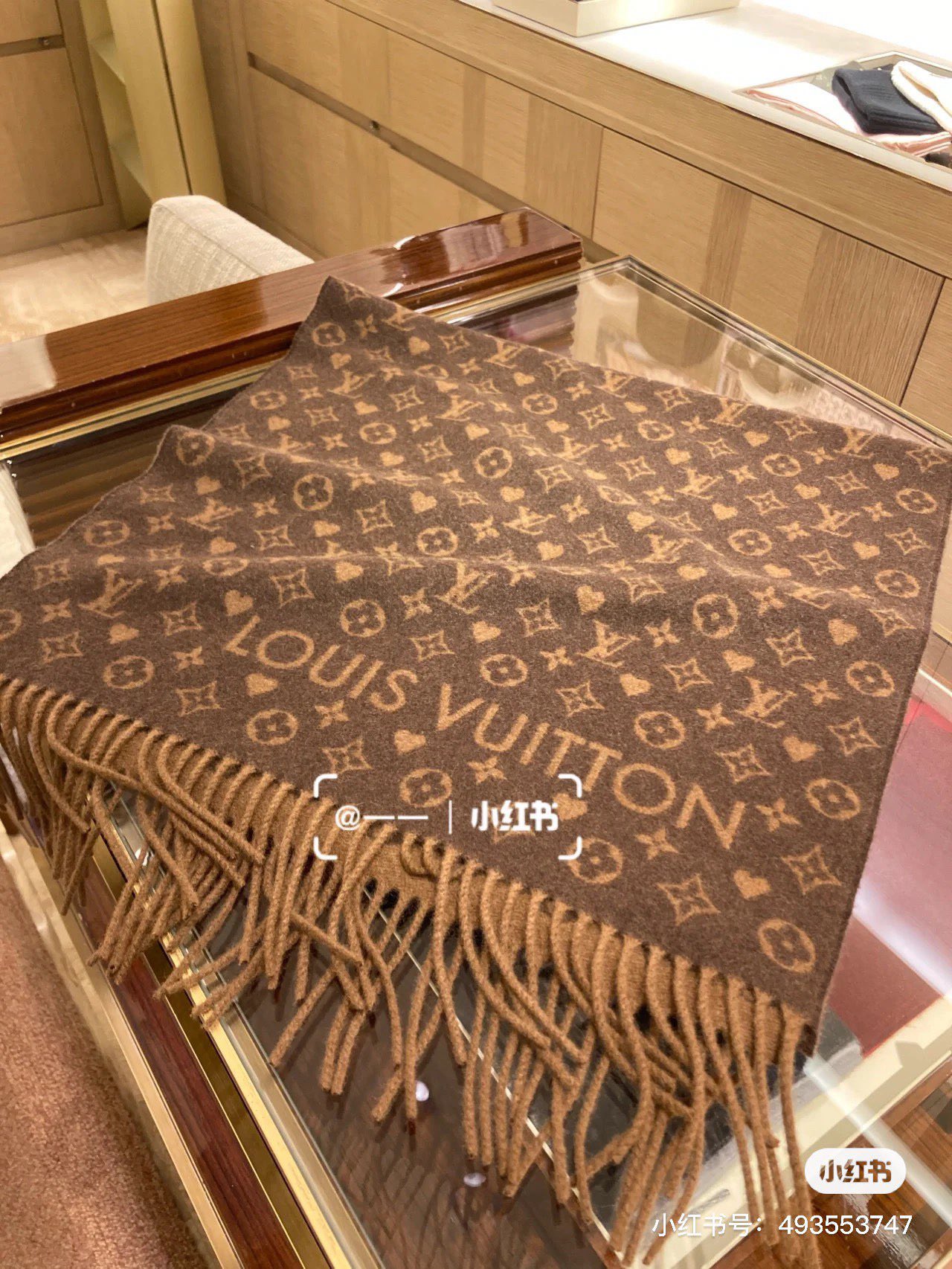l**is V*t*n scarf-45*190cm