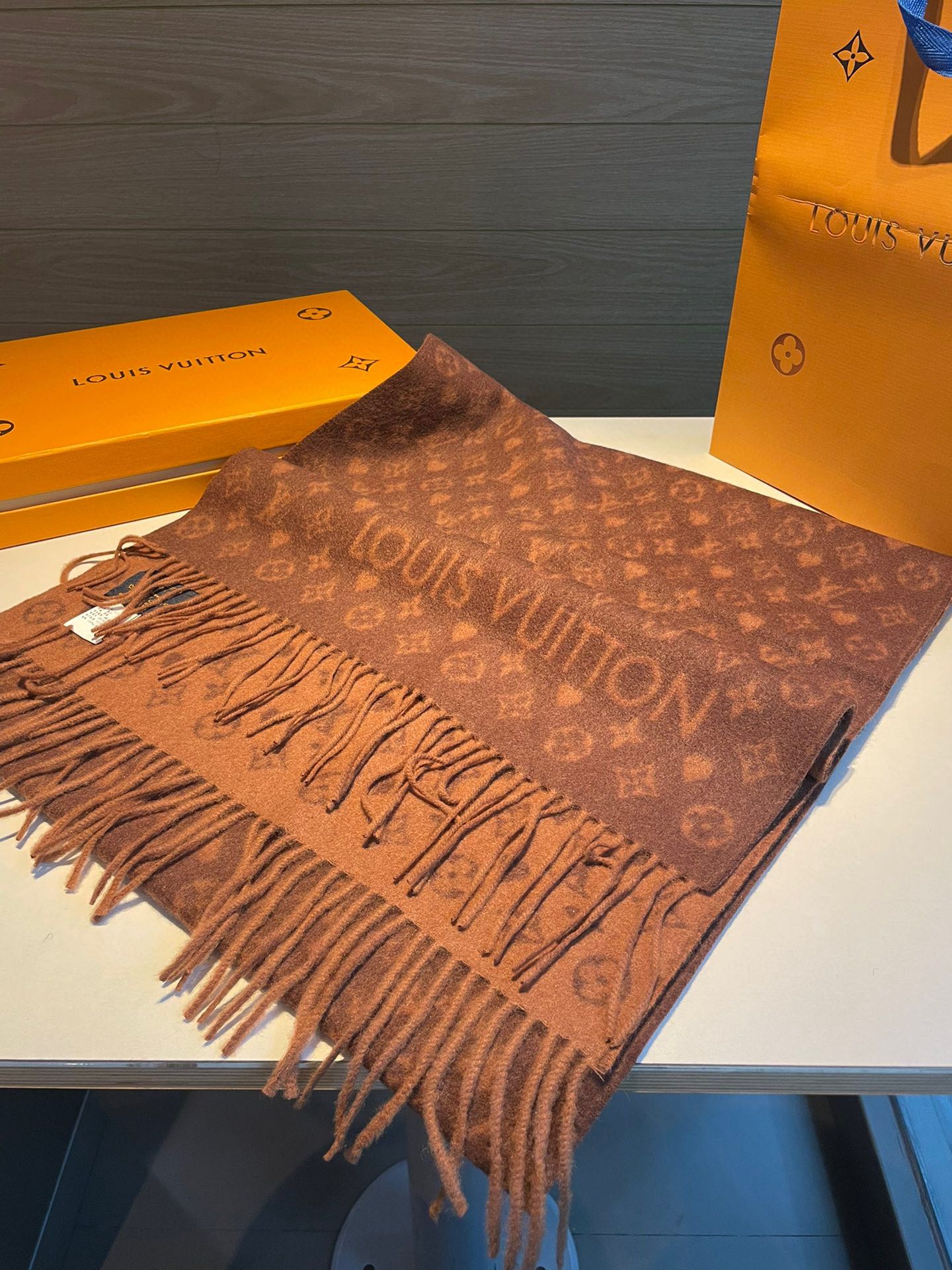 l**is V*t*n scarf-45*190cm