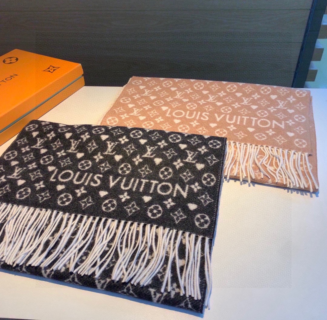l**is V*t*n scarf-45*190cm
