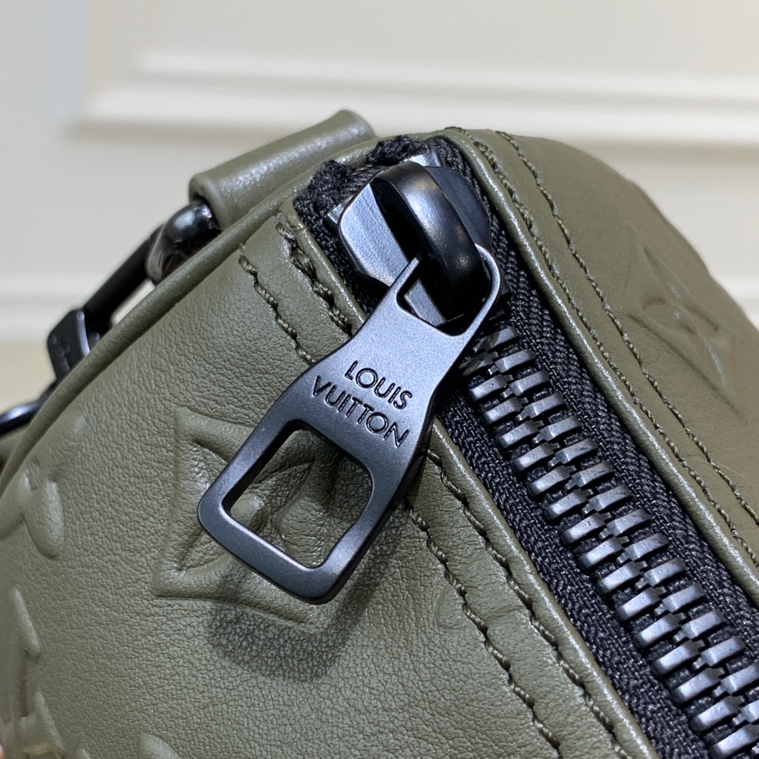 l**is V*t*n keepall xs-21*12*9cm