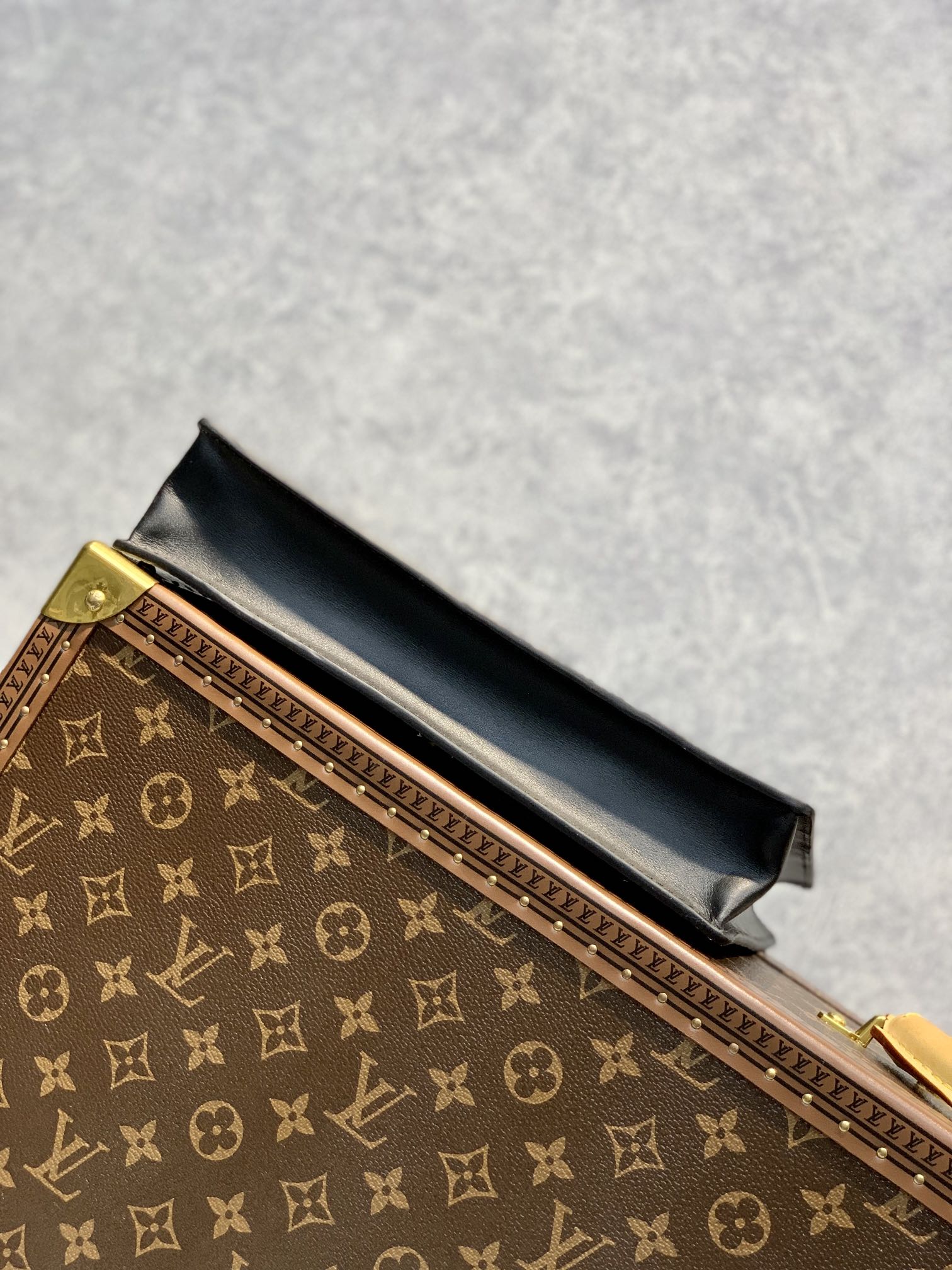 l**is V*t*n standing pouch-21*27*5cm