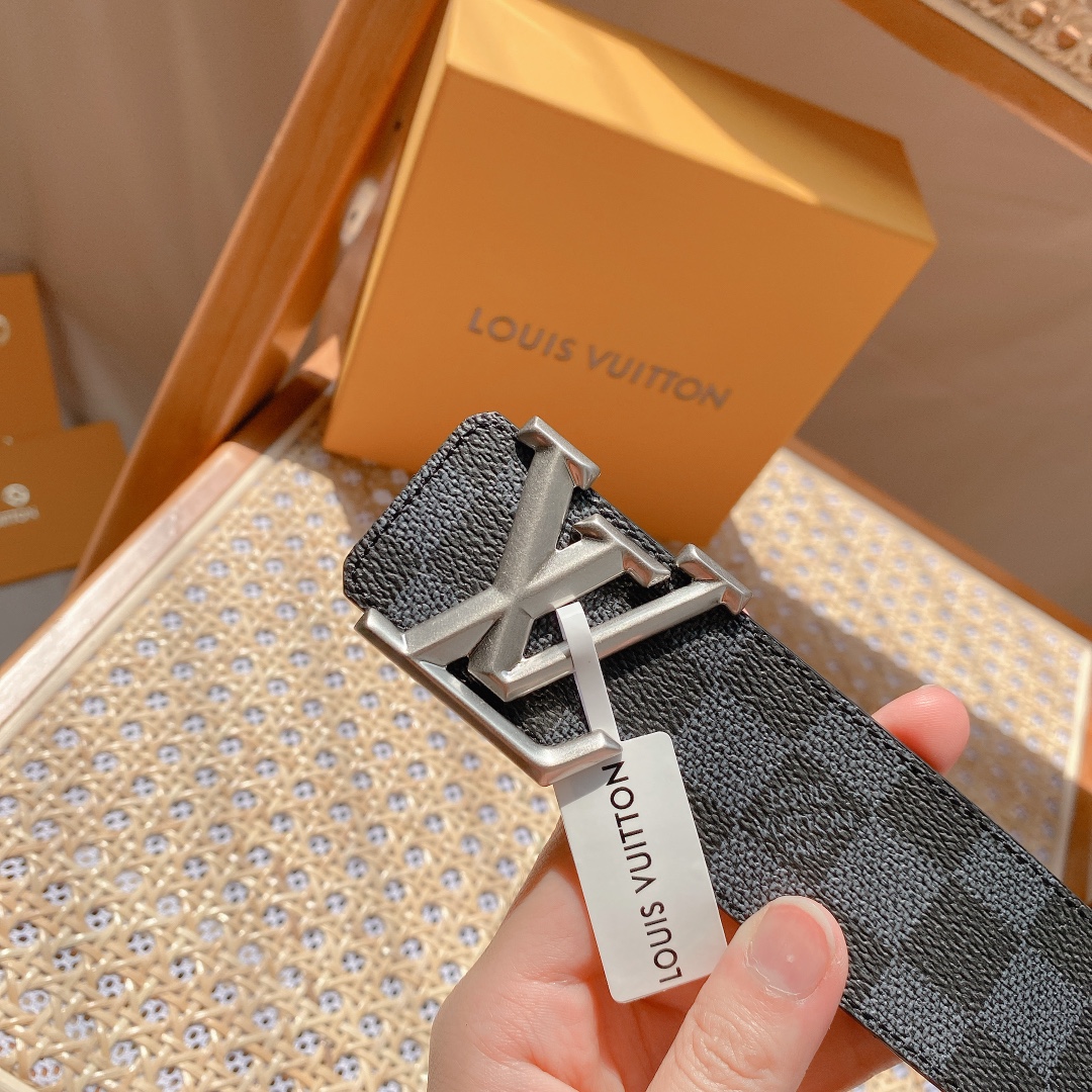 l**is V*t*n belt-4cm