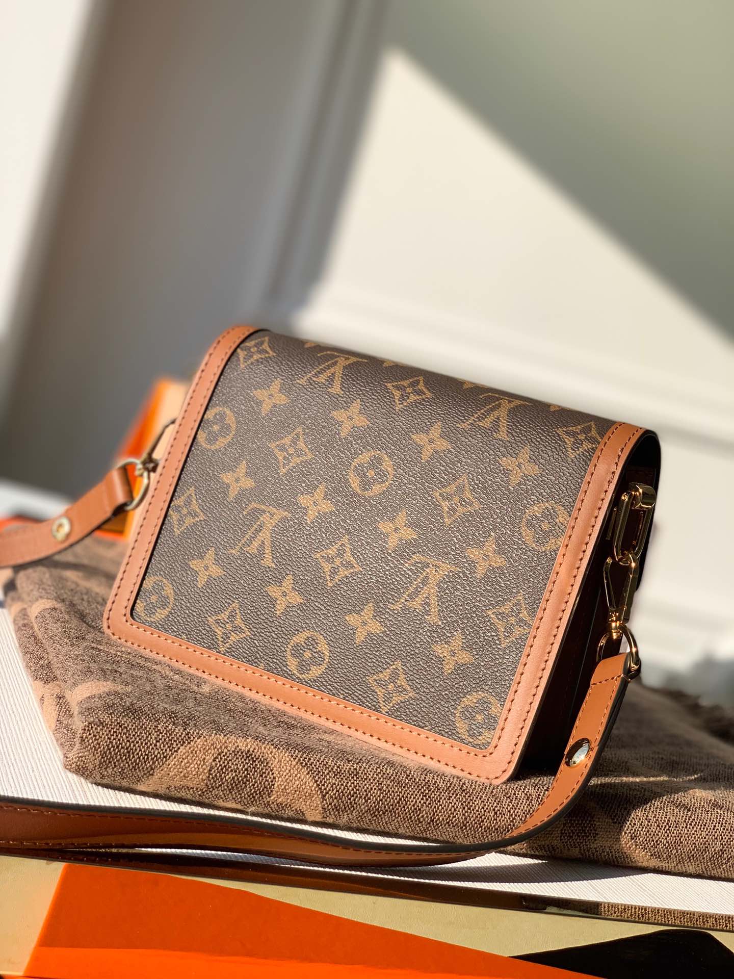l**is V*t*n mini dauphine bag-20*15*9cm