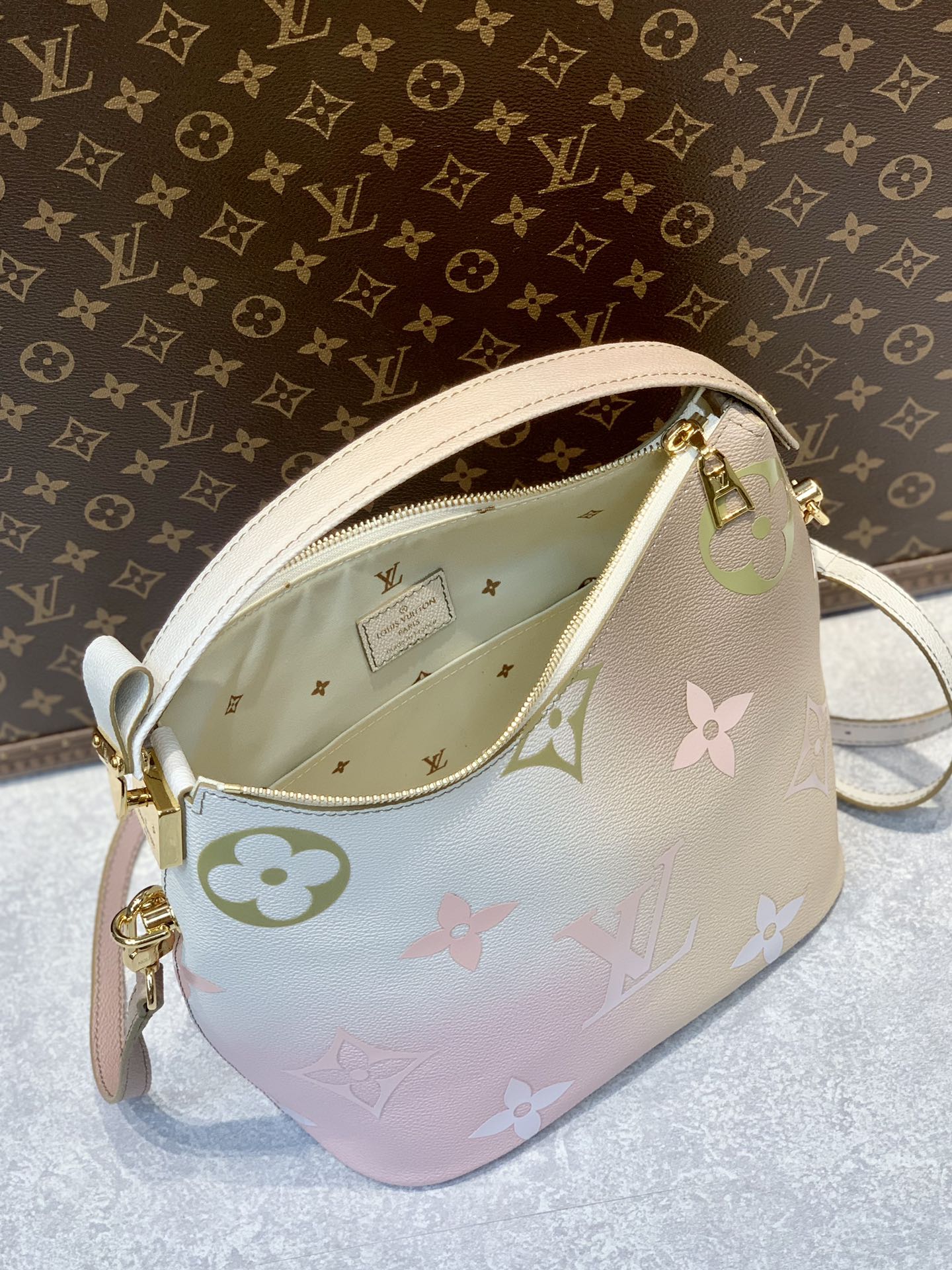 l**is V*t*n bagatelle handbags-m46112-22*14*9cm