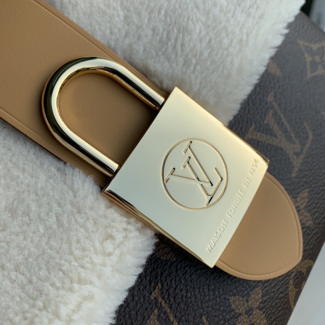 l**is V*t*n locky bb bag -21* 17.0*8cm