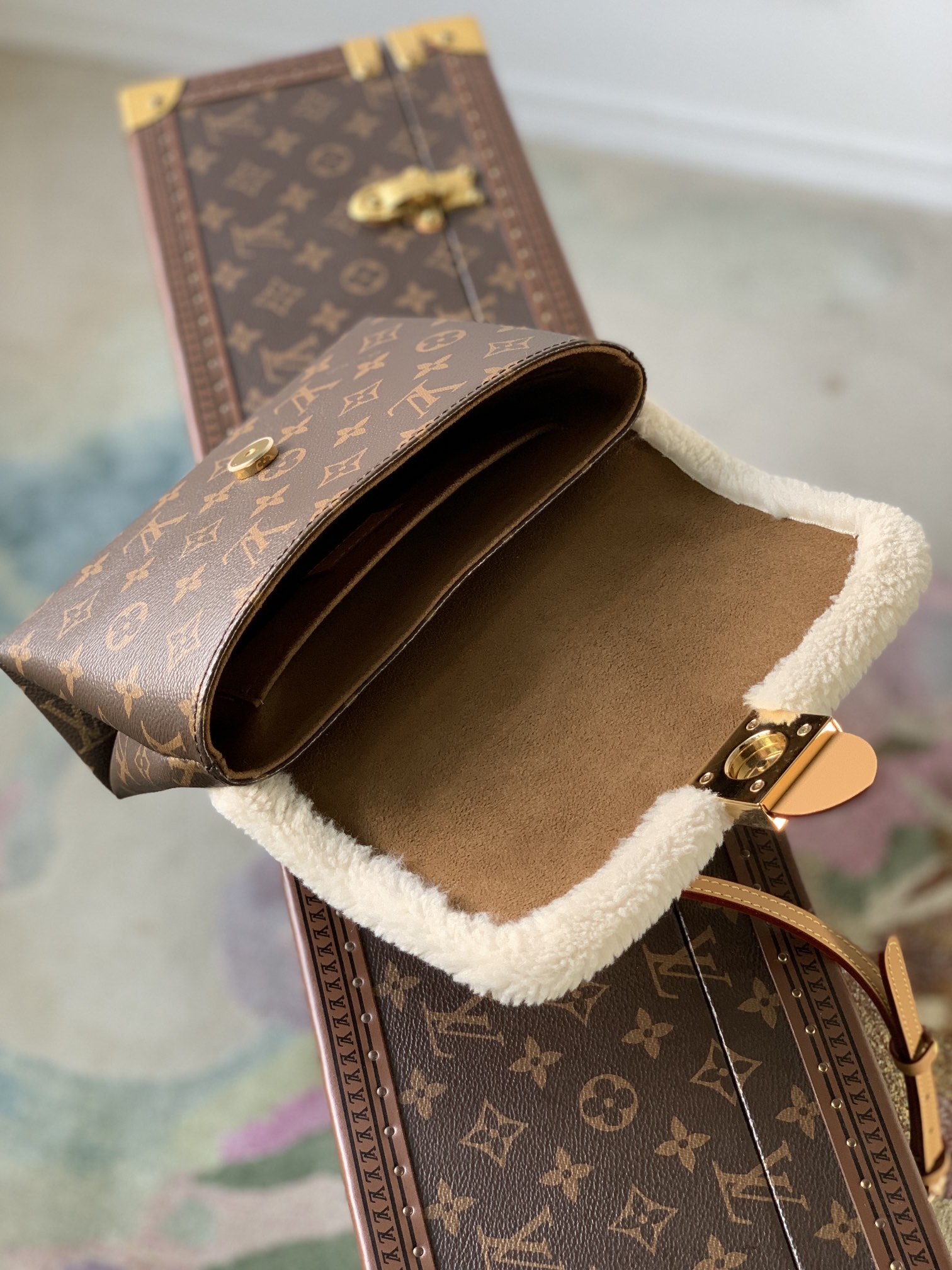 l**is V*t*n locky bb bag -21* 17.0*8cm