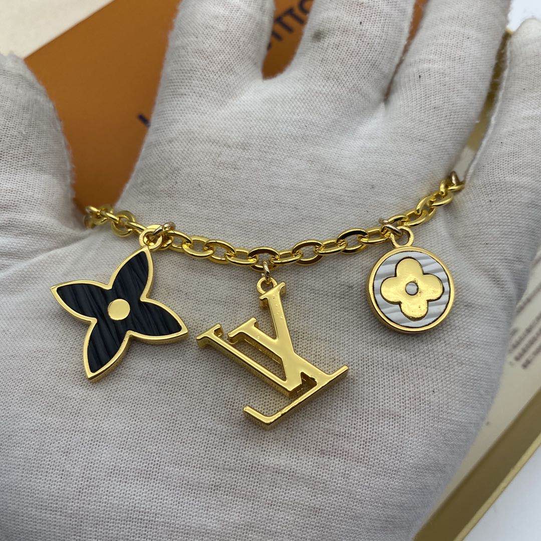 l**is V*t*n key holders