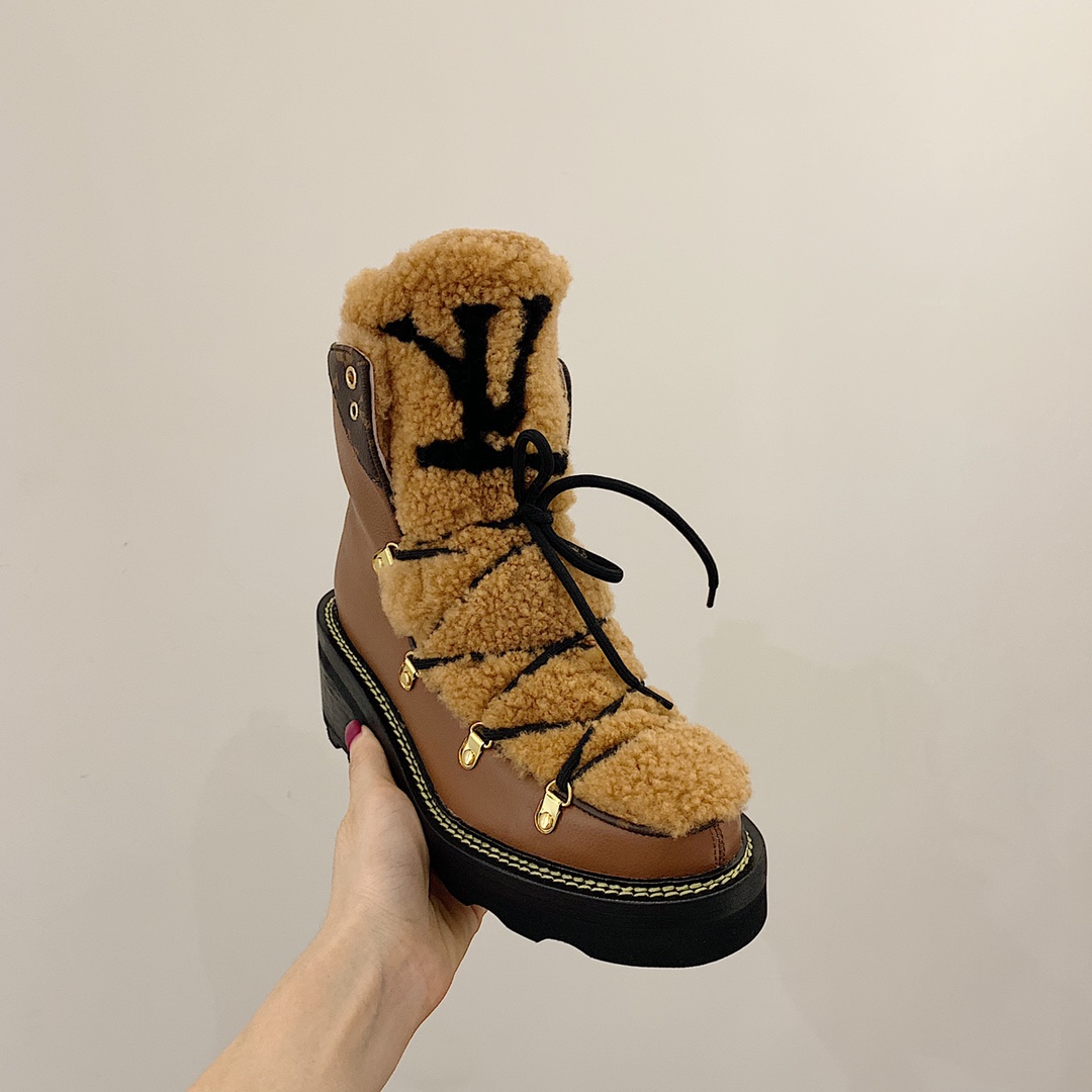 l**is V*t*n boots