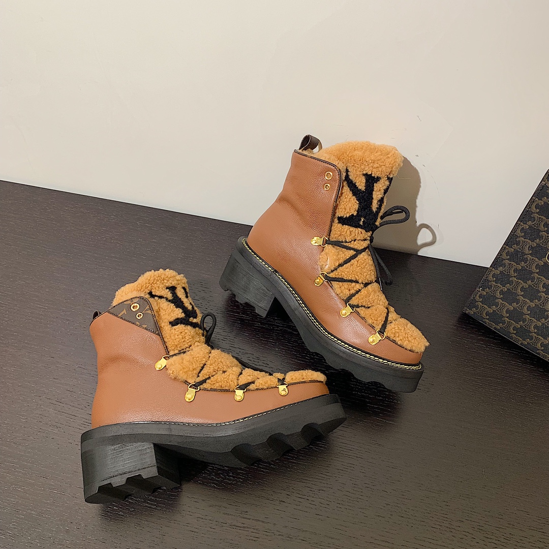 l**is V*t*n boots