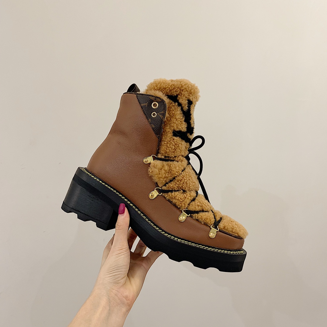 l**is V*t*n boots