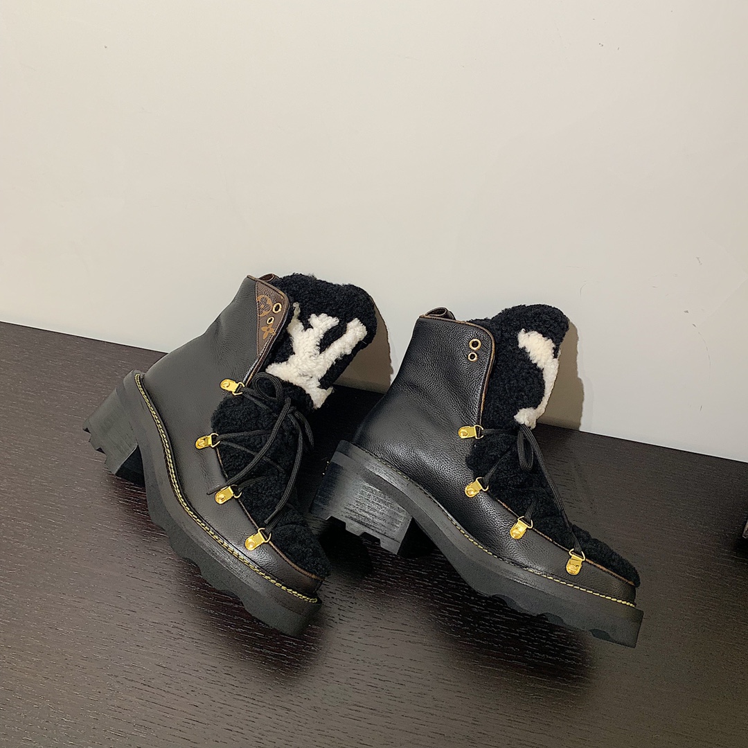 l**is V*t*n boots