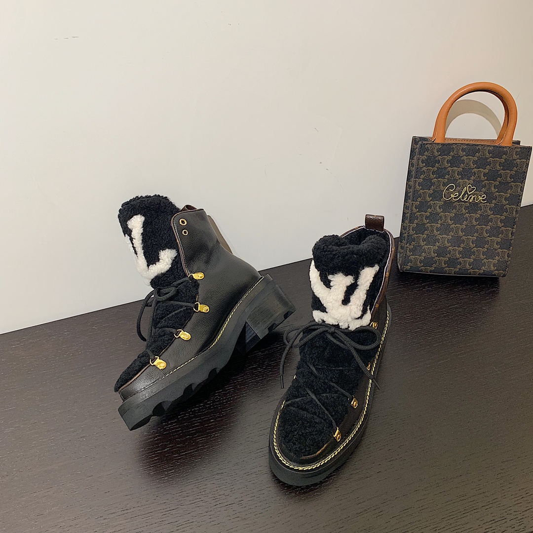 l**is V*t*n boots