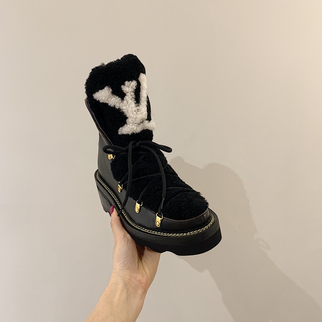 l**is V*t*n boots