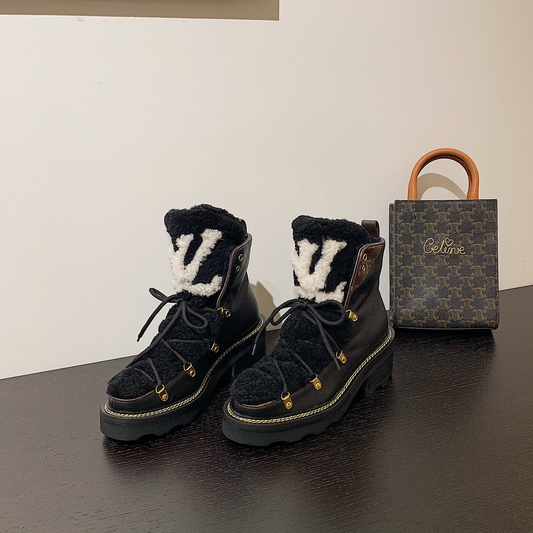 l**is V*t*n boots