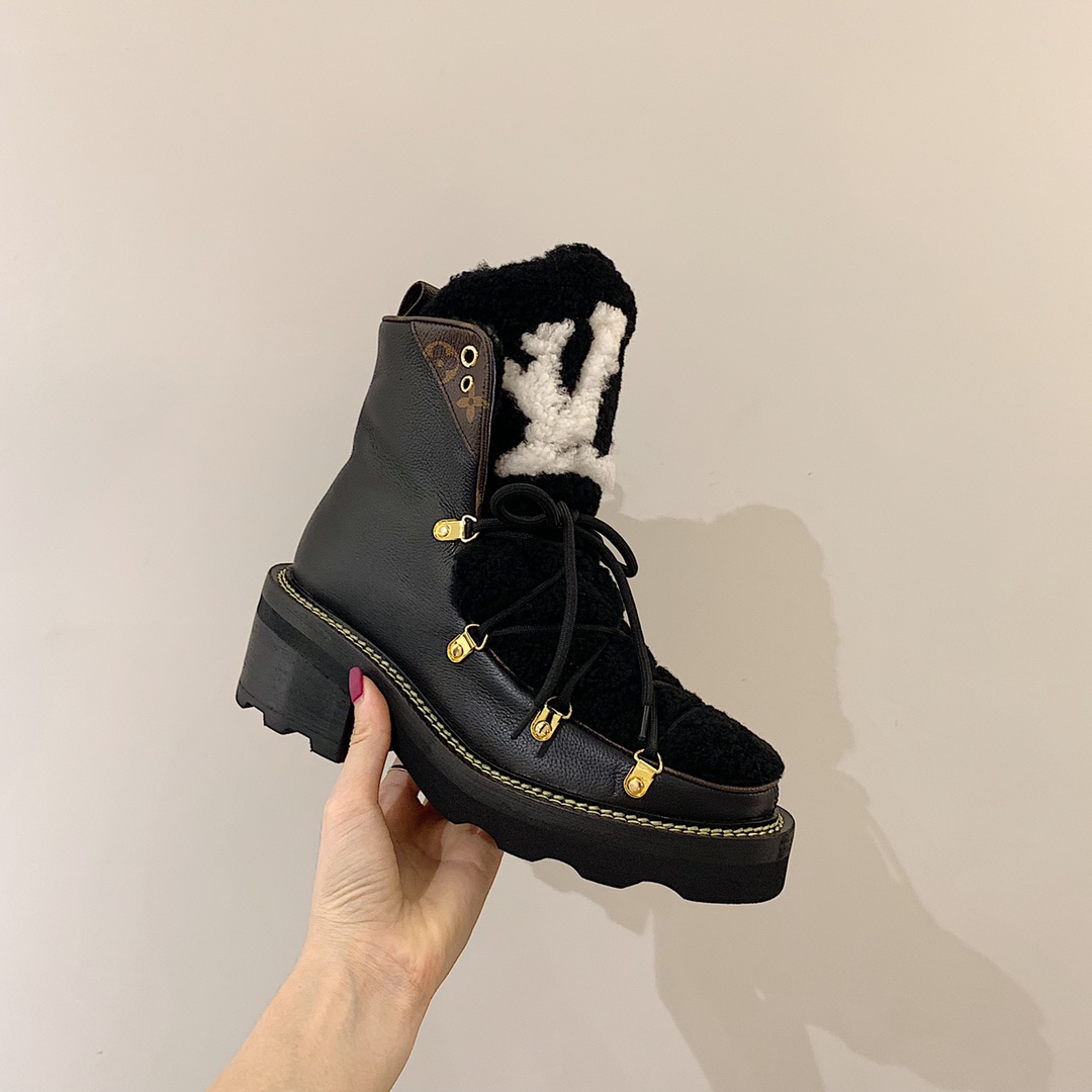 l**is V*t*n boots