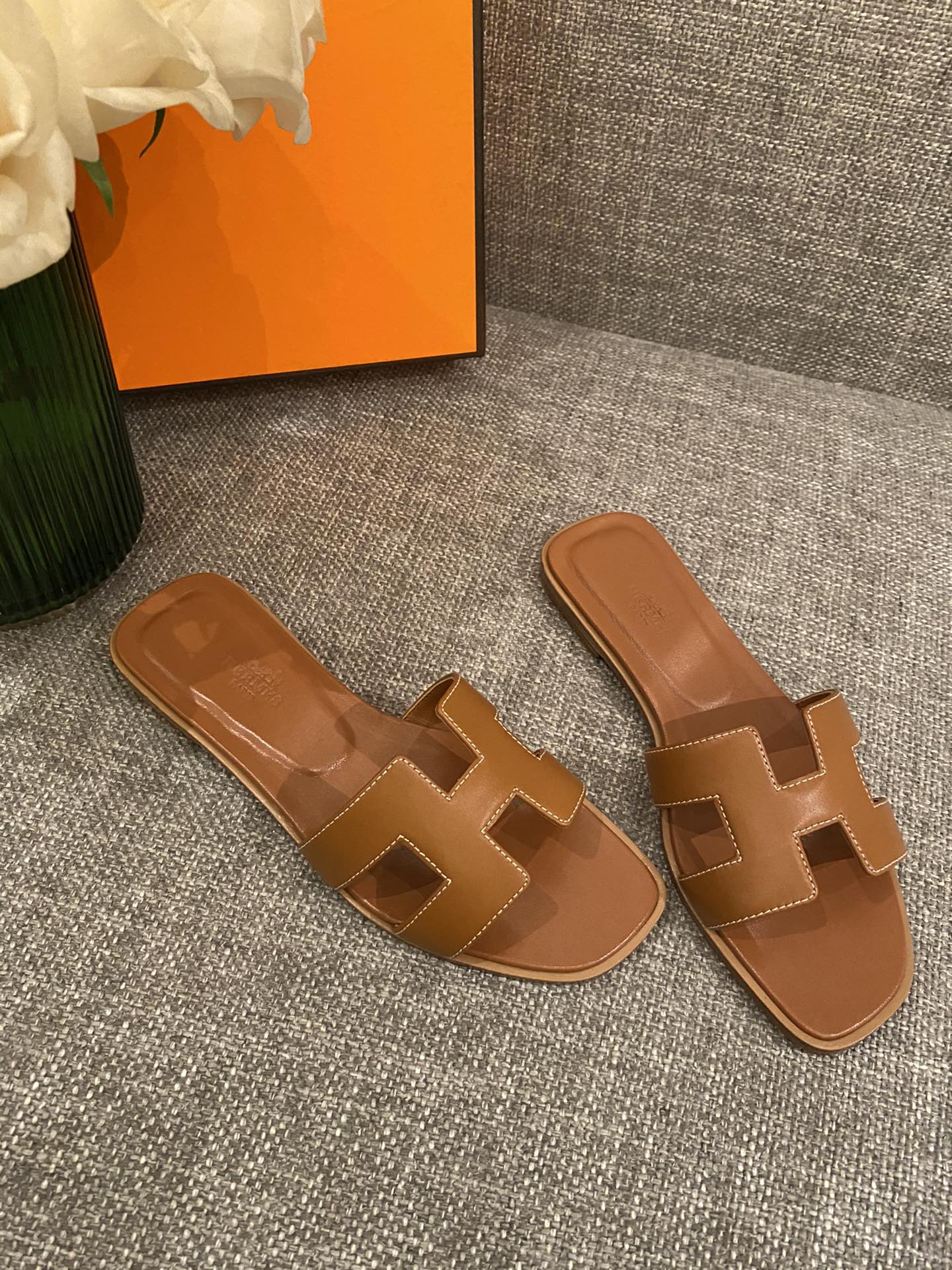 H**mes slippers in smooth leather