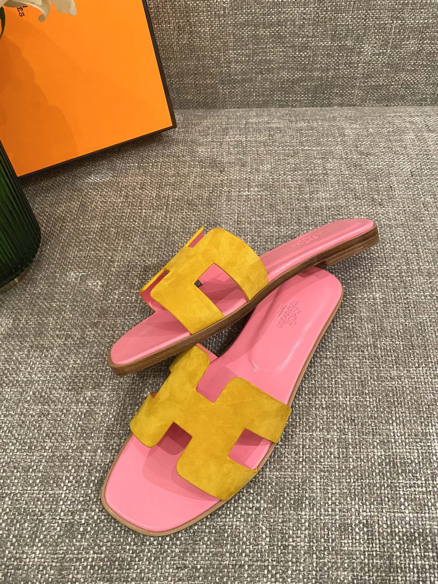 H**mes slippers