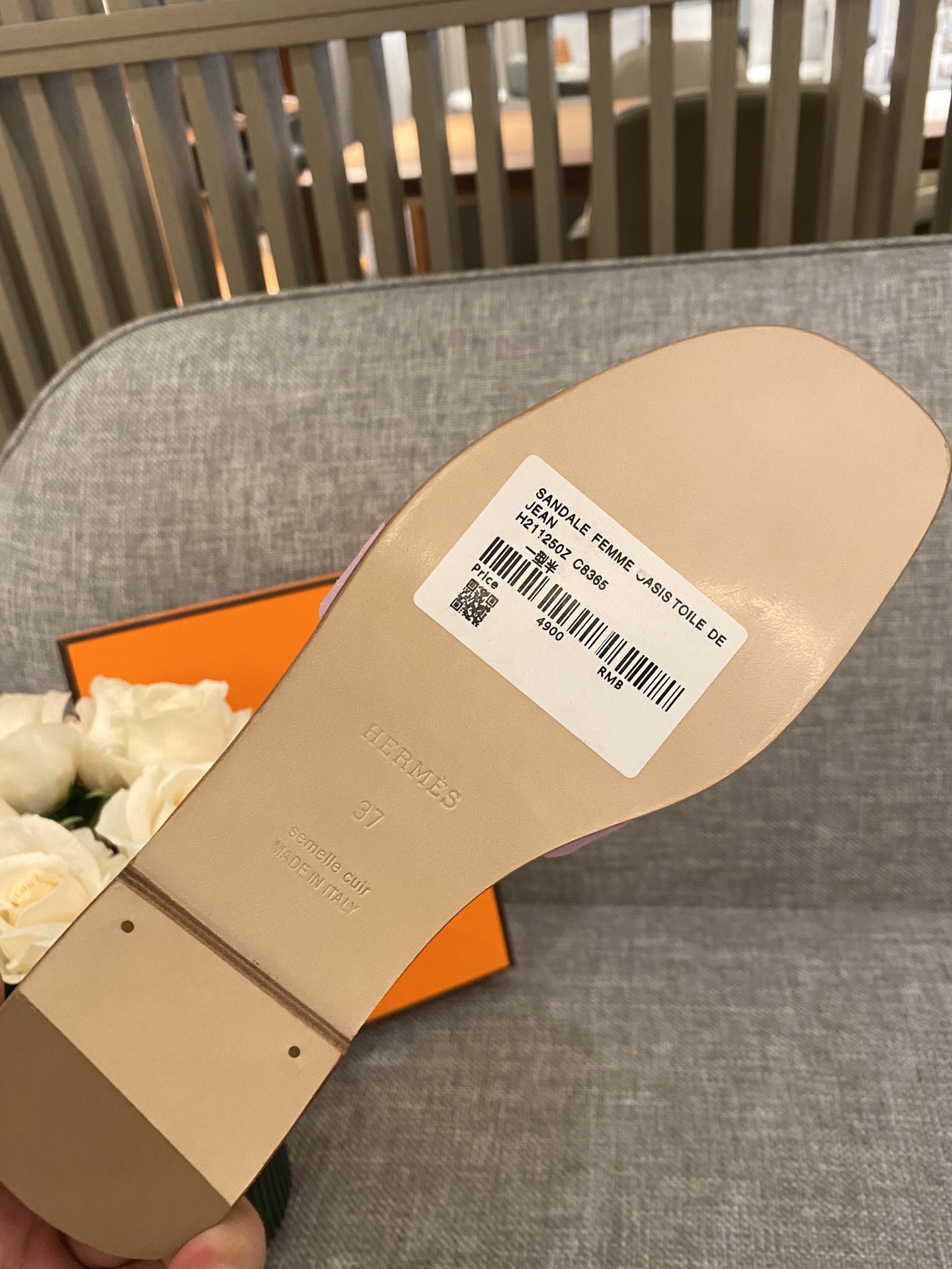 H**mes slippers