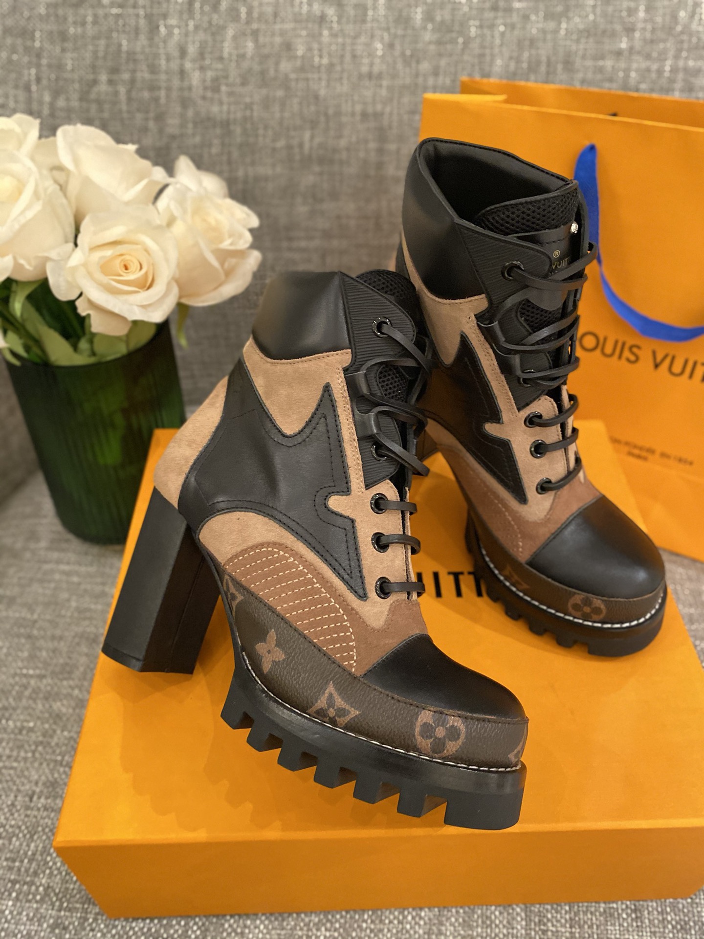 l**is V*t*n boots
