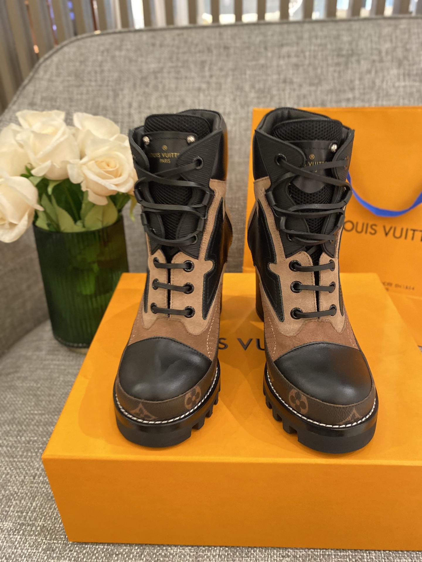 l**is V*t*n boots